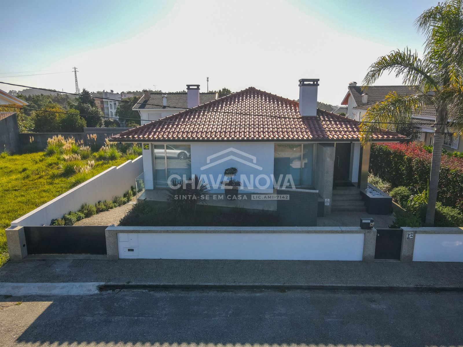 Moradia T3 Moderna com Piscina Aquecida e Jardim em Mozelos