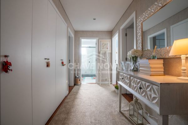 Moradia T3 Moderna com Piscina Aquecida e Jardim em Mozelos