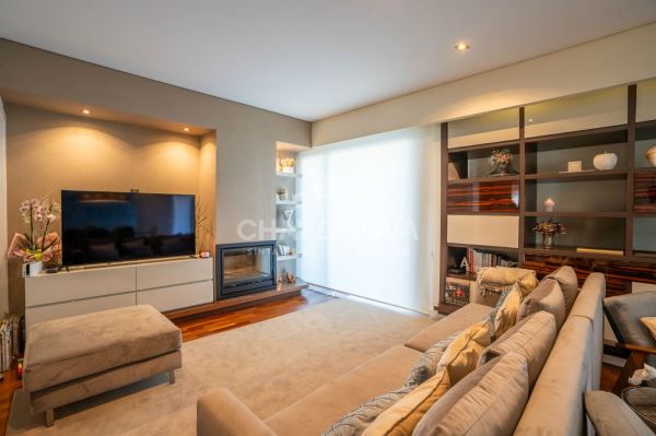Moradia T3 Moderna com Piscina Aquecida e Jardim em Mozelos