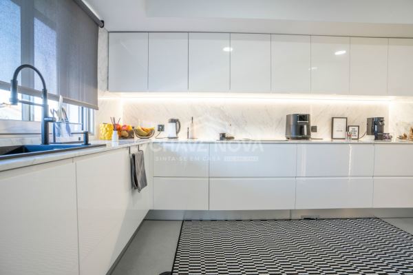 Moradia T3 Moderna com Piscina Aquecida e Jardim em Mozelos
