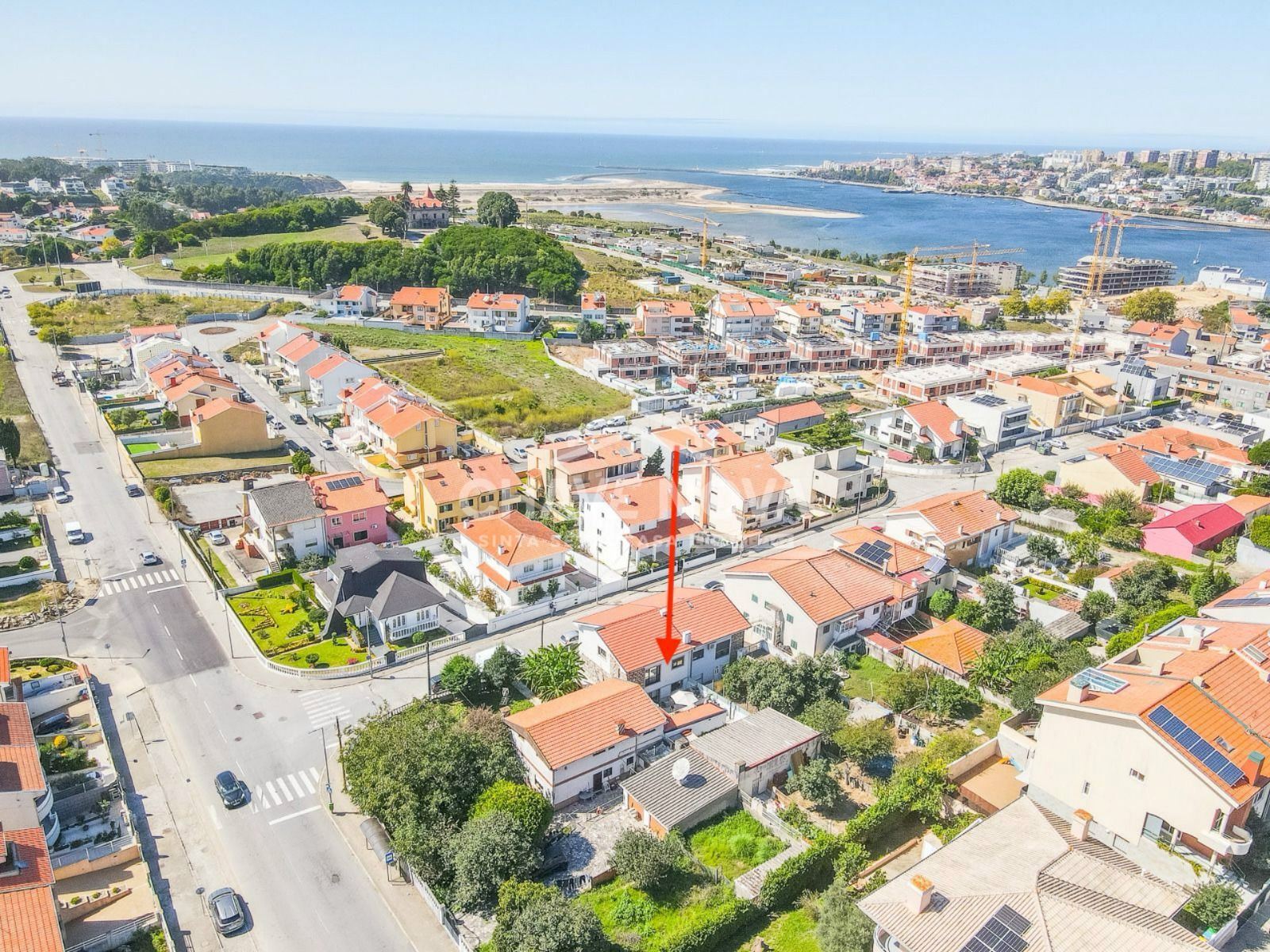 Moradia Geminada V4+1 Renovada em Canidelo