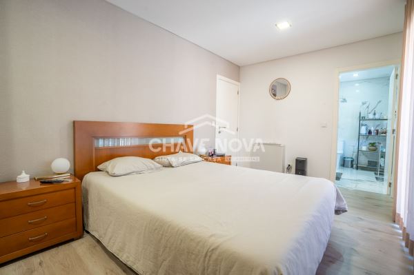 Moradia Geminada V4+1 Renovada em Canidelo