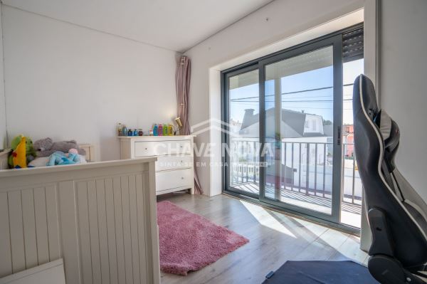 Moradia Geminada V4+1 Renovada em Canidelo
