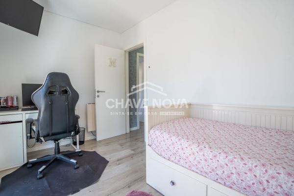 Moradia Geminada V4+1 Renovada em Canidelo