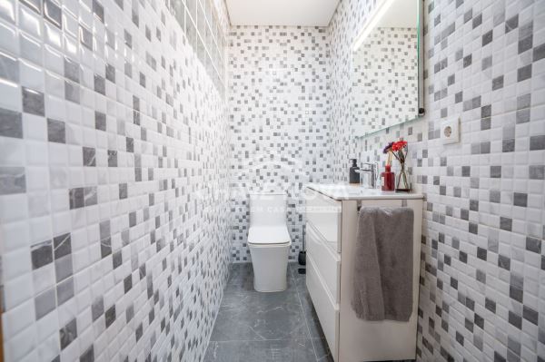 Moradia Geminada V4+1 Renovada em Canidelo