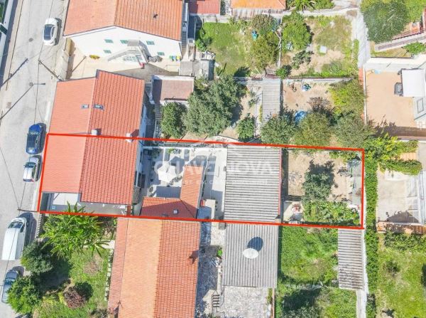 Moradia Geminada V4+1 Renovada em Canidelo