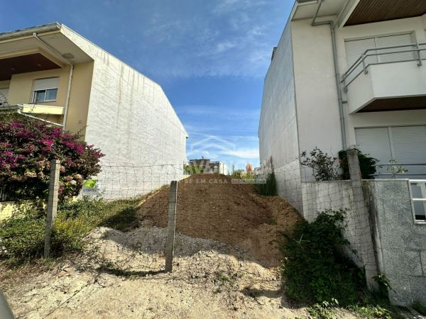 Land for sale in Maia, Portugal — €140,000