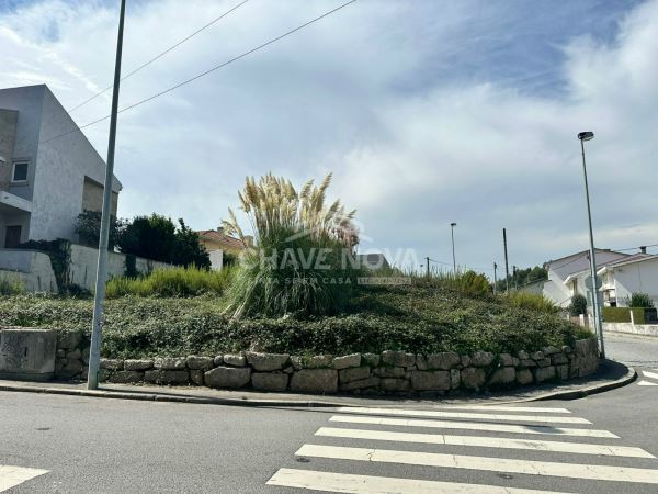 Land for sale in Maia, Portugal — €170,000
