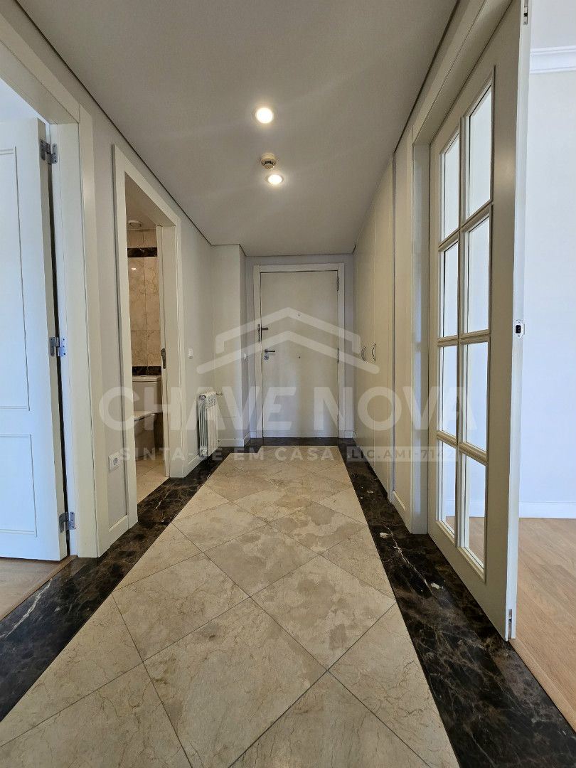 Apartamento T1 para Arrendamento – Av. da Boavista, Porto