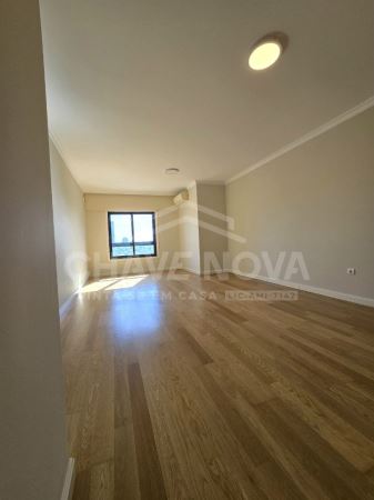 Apartamento T1 para Arrendamento – Av. da Boavista, Porto