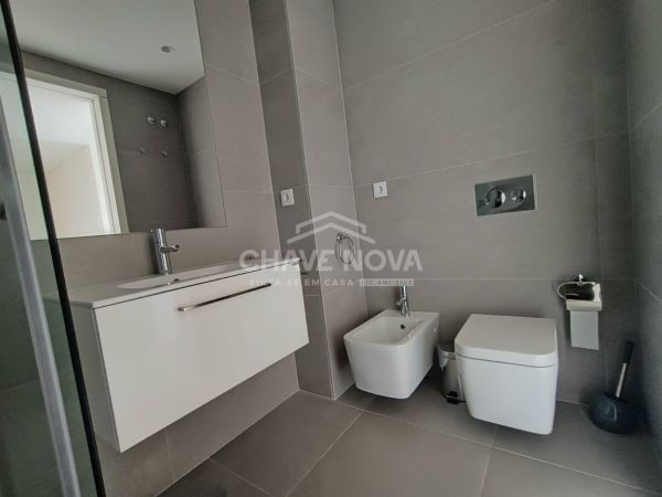 T2 NOVO para arrendamento em Canidelo 