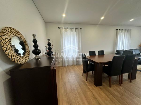Apartamento T3 c/ Vista Mar e 2 Lugares de Garagem em Esmoriz