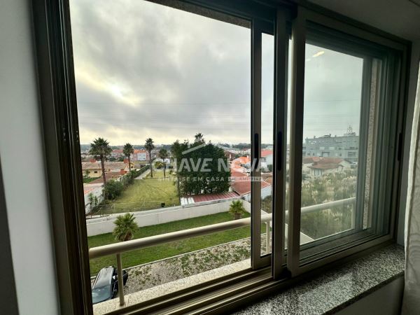 Apartamento T3 c/ Vista Mar e 2 Lugares de Garagem em Esmoriz