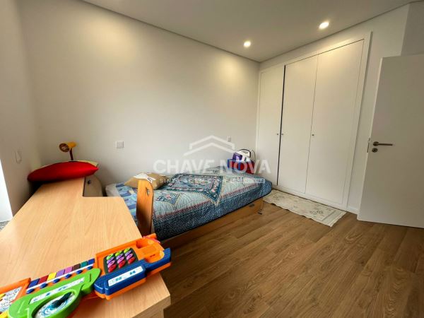 Apartamento T3 c/ Vista Mar e 2 Lugares de Garagem em Esmoriz