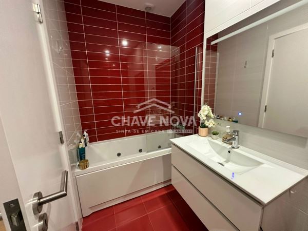 Apartamento T3 c/ Vista Mar e 2 Lugares de Garagem em Esmoriz