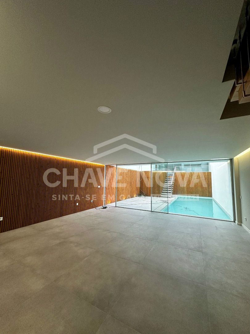 Moradia T4 Nova praias Canidelo pronta habitar
