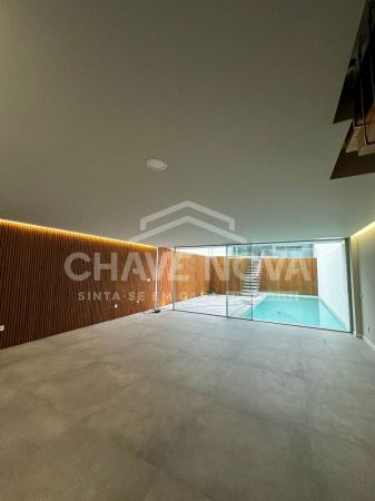 Moradia T4 Nova praias Canidelo pronta habitar