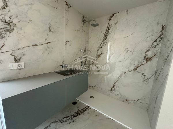 Moradia T4 Nova praias Canidelo pronta habitar