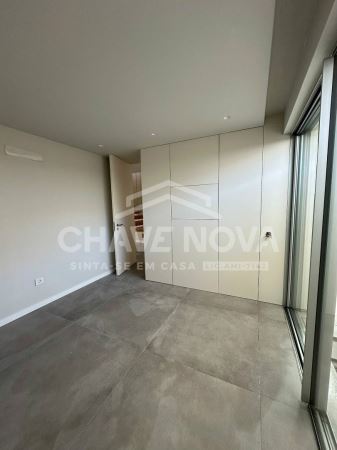 Moradia T4 Nova praias Canidelo pronta habitar