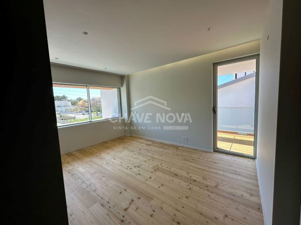 Moradia T4 Nova praias Canidelo pronta habitar