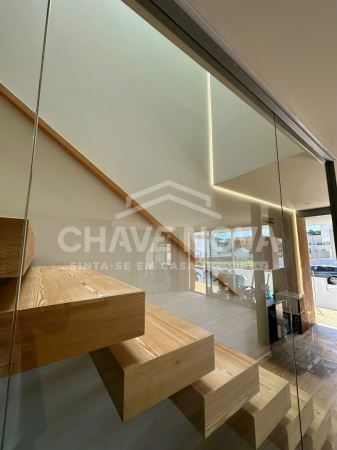 Moradia T4 Nova praias Canidelo pronta habitar