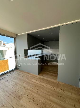 Moradia T4 Nova praias Canidelo pronta habitar