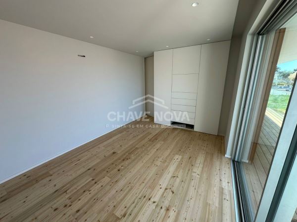 Moradia T4 Nova praias Canidelo pronta habitar