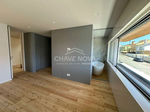 Moradia T4 Nova praias Canidelo pronta habitar