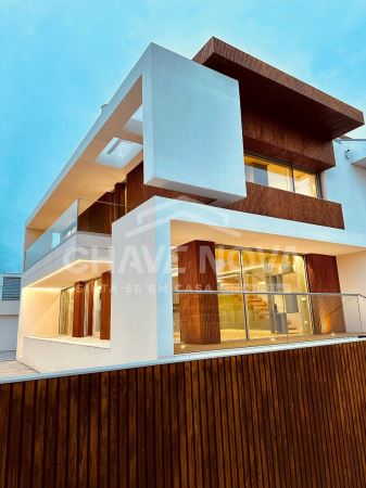 Moradia T4 Nova praias Canidelo pronta habitar