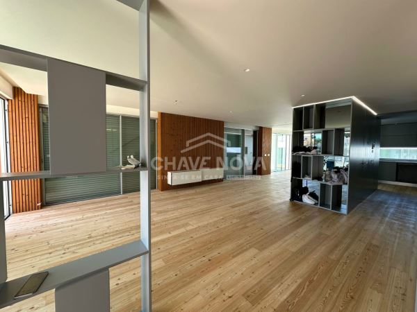 Moradia T4 Nova praias Canidelo pronta habitar