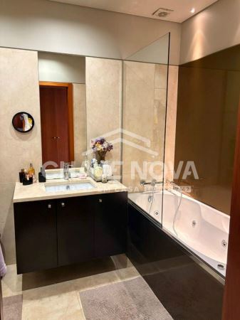 Moradia de luxo V4 com 4 pisos e elevador em Leça da Palmeira - Zona Histórica