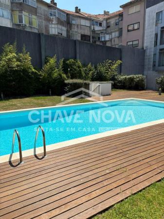 Moradia de luxo V4 com 4 pisos e elevador em Leça da Palmeira - Zona Histórica