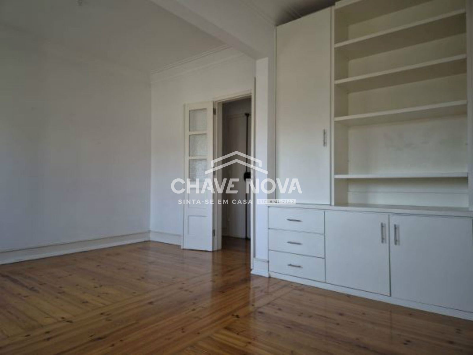 Apartamento T1 luminoso nas Avenidas Novas, junto ao metro de Entrecampos.
