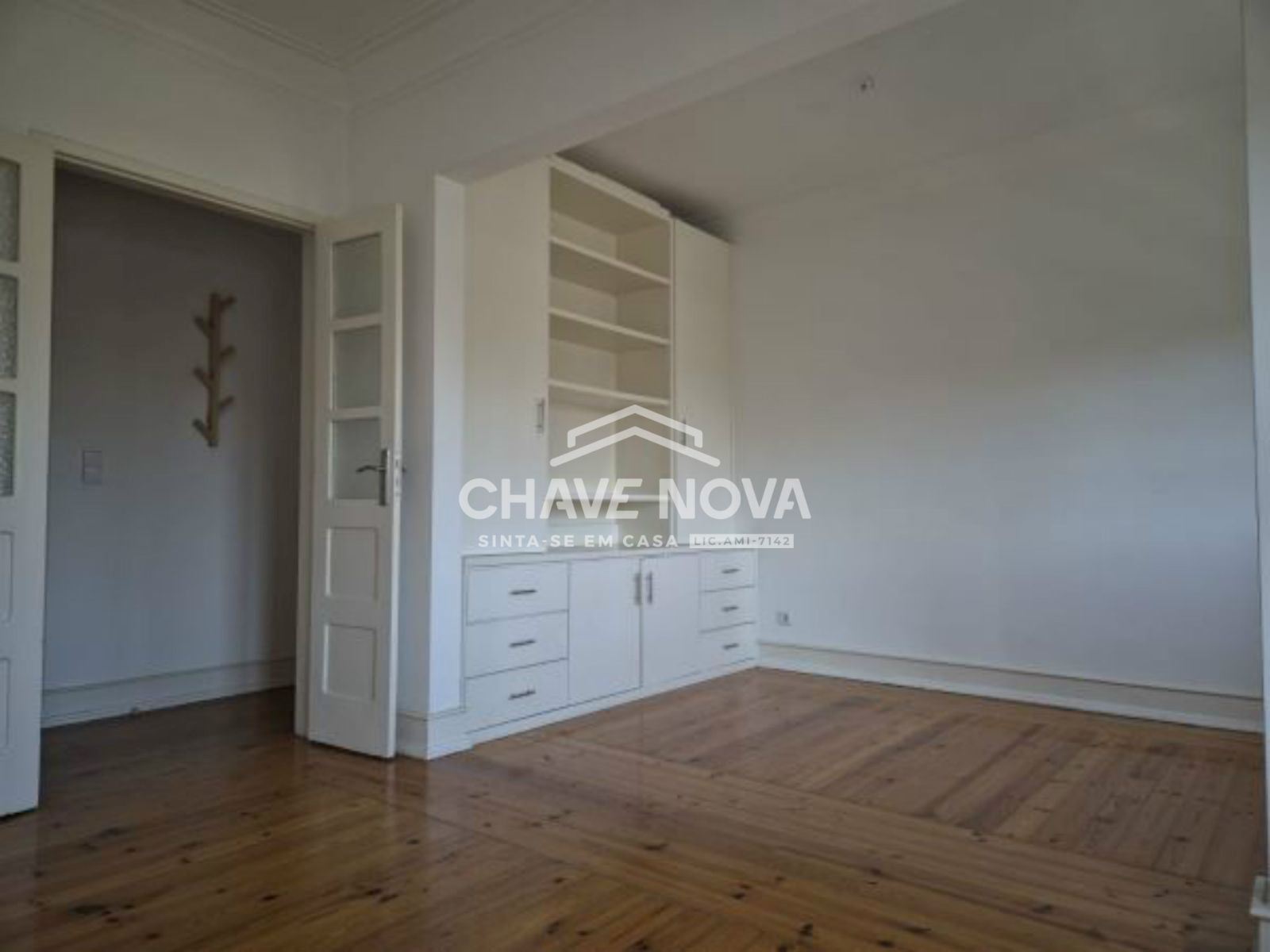 Apartamento T1 luminoso nas Avenidas Novas, junto ao metro de Entrecampos.