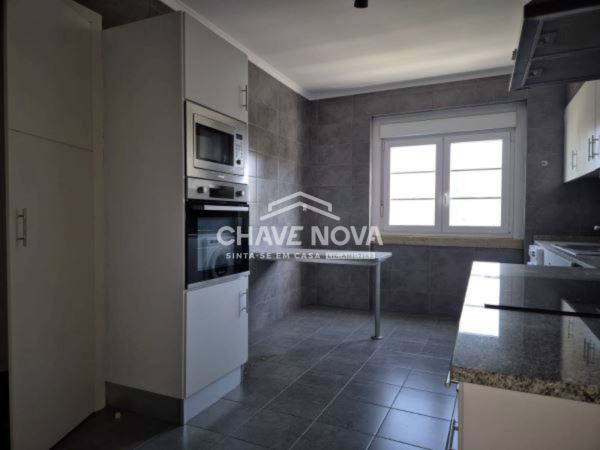 Apartamento T1 luminoso nas Avenidas Novas, junto ao metro de Entrecampos.