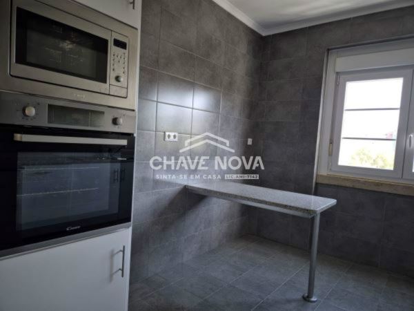Apartamento T1 luminoso nas Avenidas Novas, junto ao metro de Entrecampos.