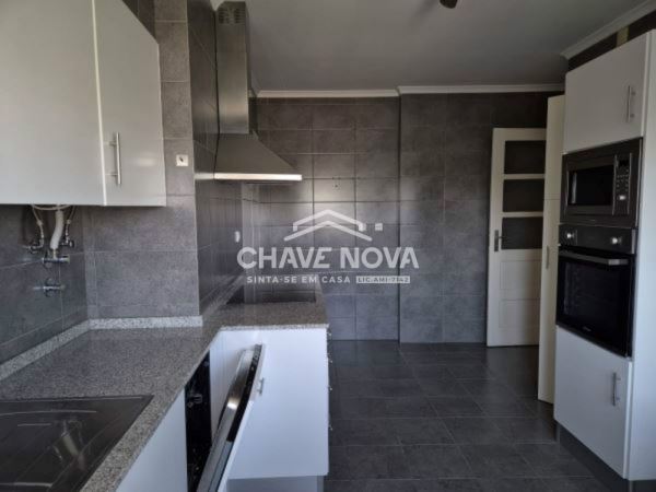 Apartamento T1 luminoso nas Avenidas Novas, junto ao metro de Entrecampos.