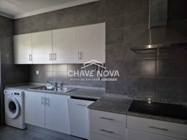 Apartamento T1 luminoso nas Avenidas Novas, junto ao metro de Entrecampos.