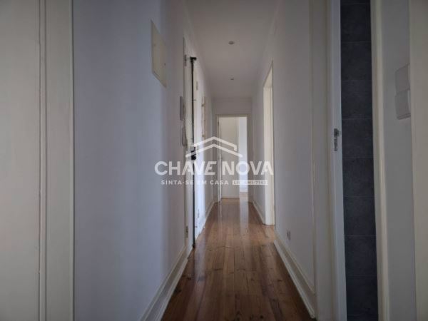 Apartamento T1 luminoso nas Avenidas Novas, junto ao metro de Entrecampos.