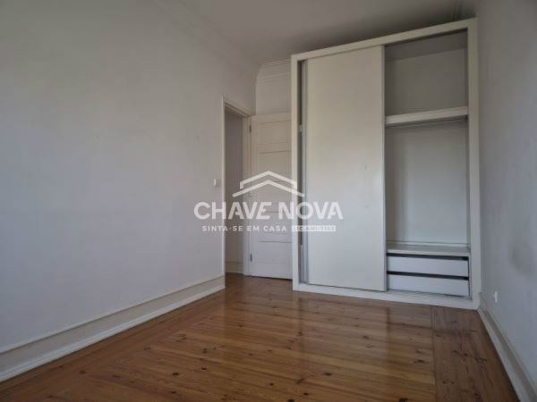 Apartamento T1 luminoso nas Avenidas Novas, junto ao metro de Entrecampos.