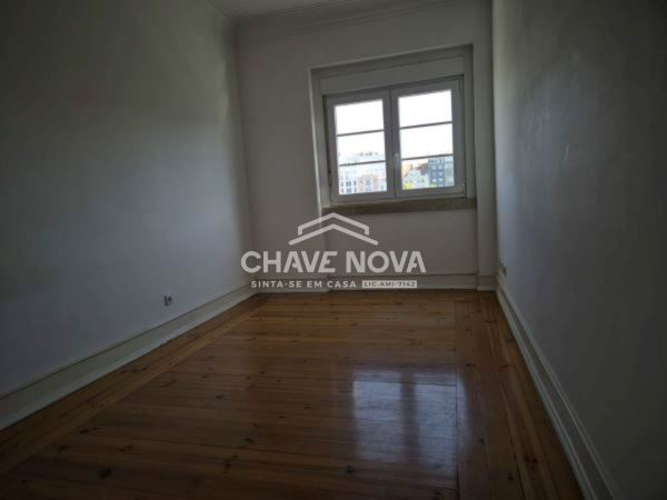 Apartamento T1 luminoso nas Avenidas Novas, junto ao metro de Entrecampos.