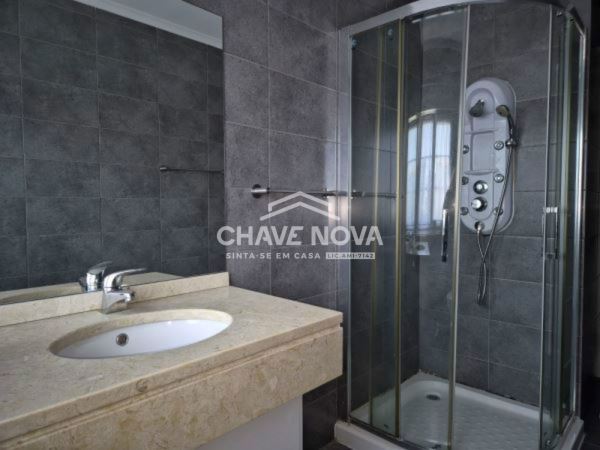 Apartamento T1 luminoso nas Avenidas Novas, junto ao metro de Entrecampos.