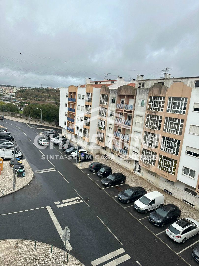 Apartamento T2 Renovado com Varanda e boas áreas – Casal do Cotão, Sintra. Apartamento T2 Renovado com Varanda e boas áreas – Casal do Cotão, Sintra.