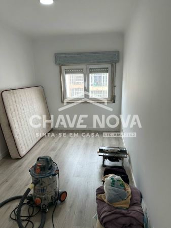 Apartamento T2 Renovado com Varanda e boas áreas – Casal do Cotão, Sintra. Apartamento T2 Renovado com Varanda e boas áreas – Casal do Cotão, Sintra.
