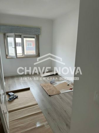 Apartamento T2 Renovado com Varanda e boas áreas – Casal do Cotão, Sintra. Apartamento T2 Renovado com Varanda e boas áreas – Casal do Cotão, Sintra.