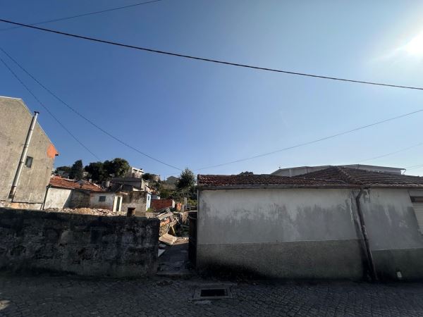 3 Casas em Ruinas para Reabilitar 3 Casas em Ruinas para Reabilitar