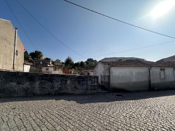 3 Casas em Ruinas para Reabilitar 3 Casas em Ruinas para Reabilitar