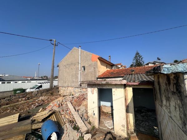 3 Casas em Ruinas para Reabilitar 3 Casas em Ruinas para Reabilitar