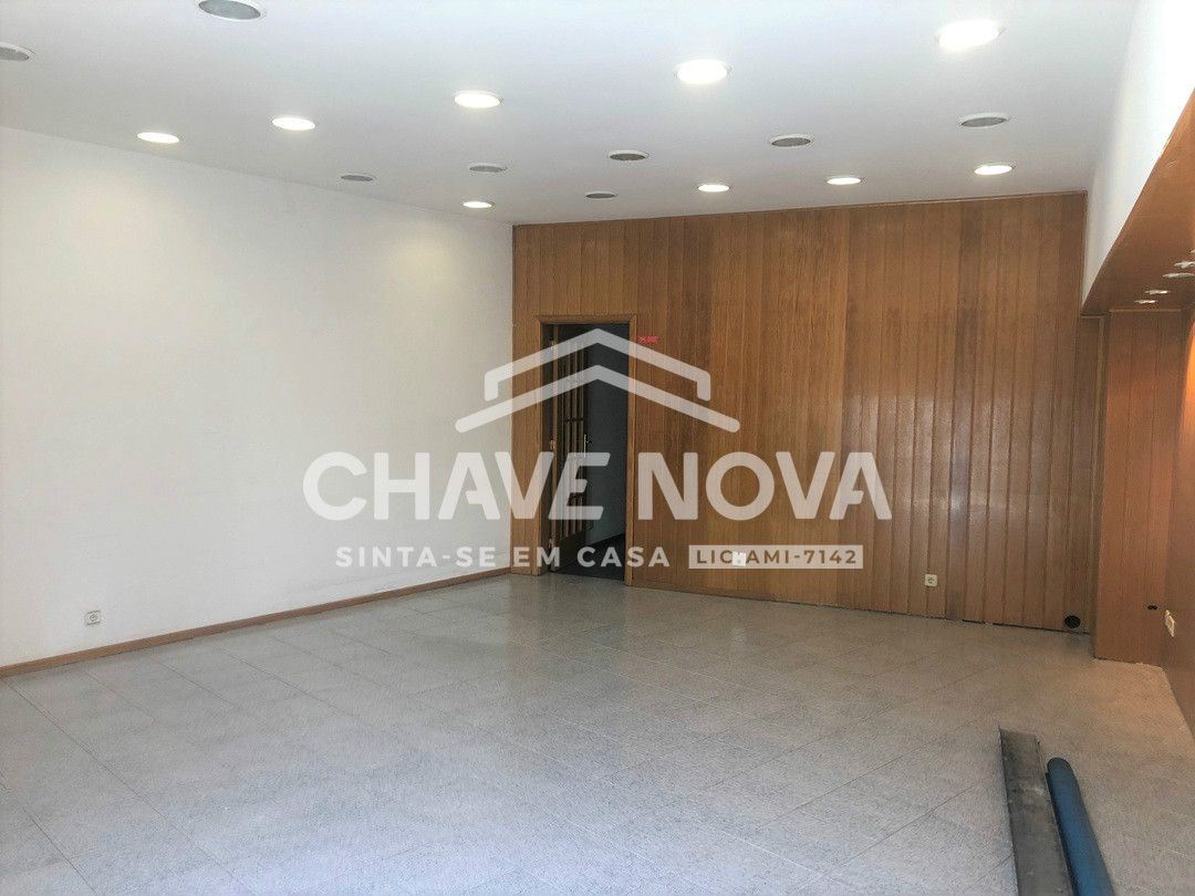 Loja para Venda em Mafamude e Vilar do Paraíso