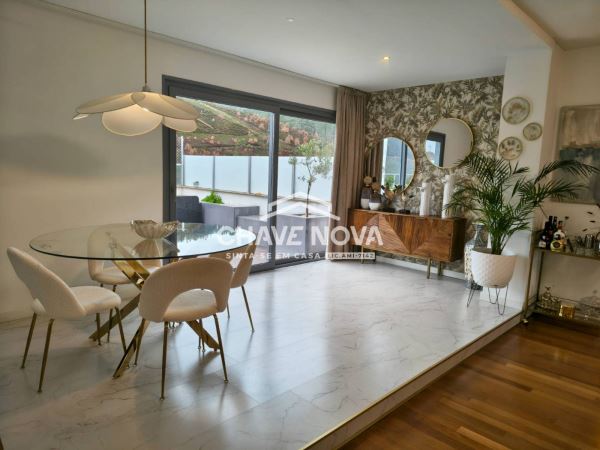 Apartamento T3, com terraço e box 4 carros situado em Campo- Valongo